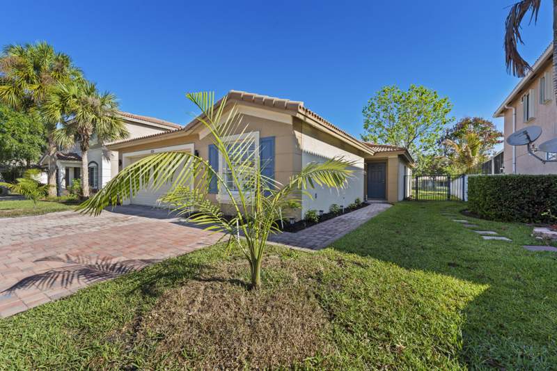 4 bedroom Single Family Residence at 1899 Newport Isles Boulevard, First Replat Of Portofino Isles, Port St. Lucie — photo 3