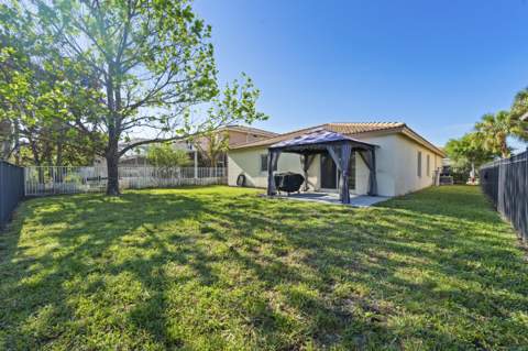 1899 Newport Isles Boulevard, Port St. Lucie FL - photo 7 of 45
