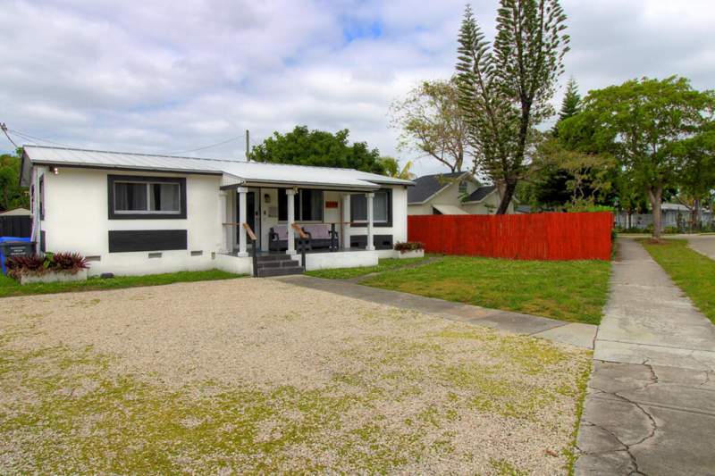 3 bedroom Single Family Residence at 1324 N 24th Avenue, Hollywood Park, Hollywood — photo 2