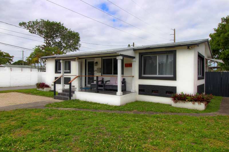 3 bedroom Single Family Residence at 1324 N 24th Avenue, Hollywood Park, Hollywood — photo 1