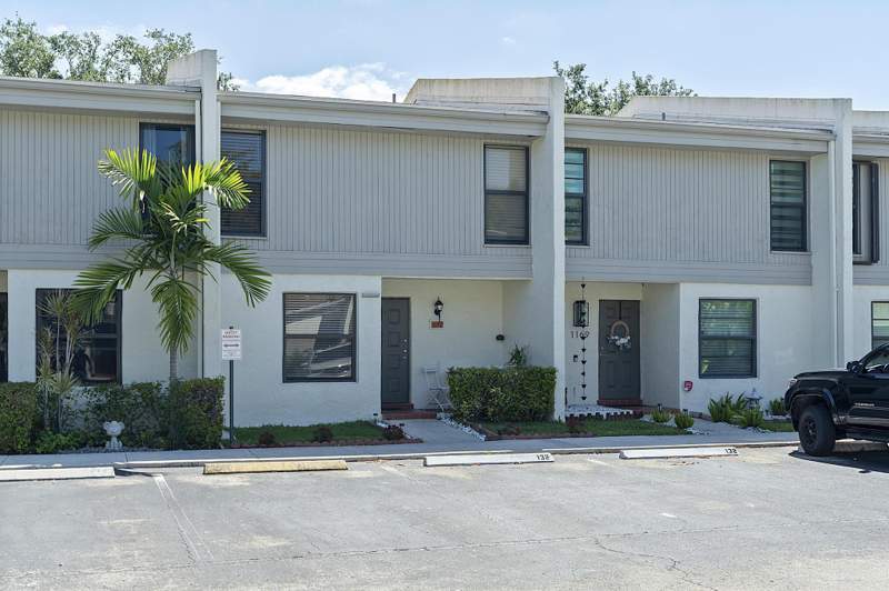 3 bedroom Townhouse at 1177 NW 98th Terrace #132, Westview Condominium No Eight, Pembroke Pines — photo 2