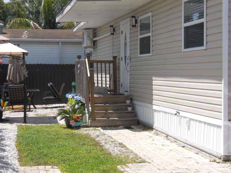 3 bedroom Mobile Home at 4633 SW 73rd Avenue #17, Wimberly Add , Davie — photo 1