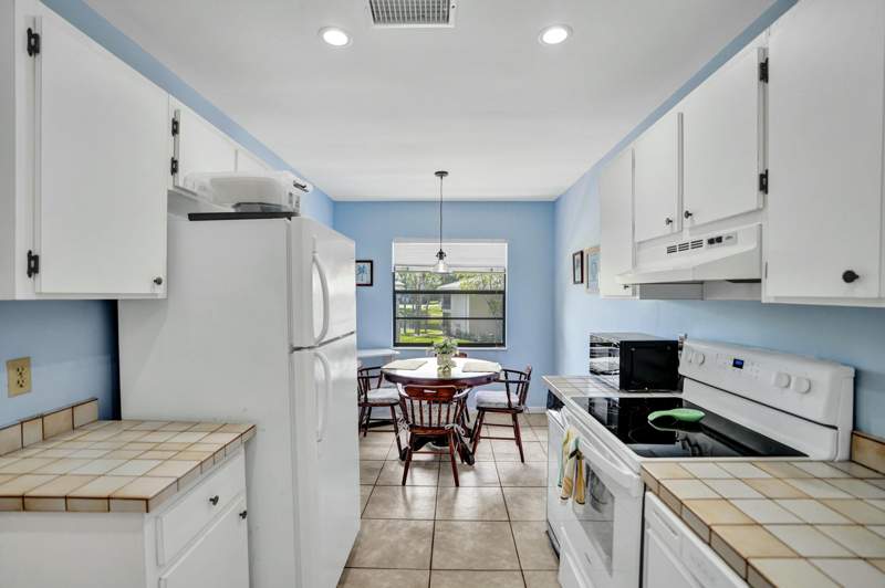 2 bedroom Condominium at 19 Stratford Drive #Unit F, Stratford At Hunters Run Condo, Boynton Beach — photo 2