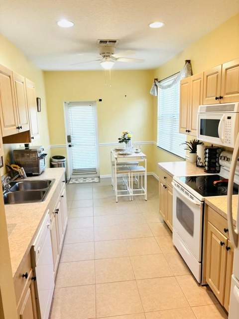 2104 SE Eatonville Drive, Port St. Lucie FL - photo 6 of 30