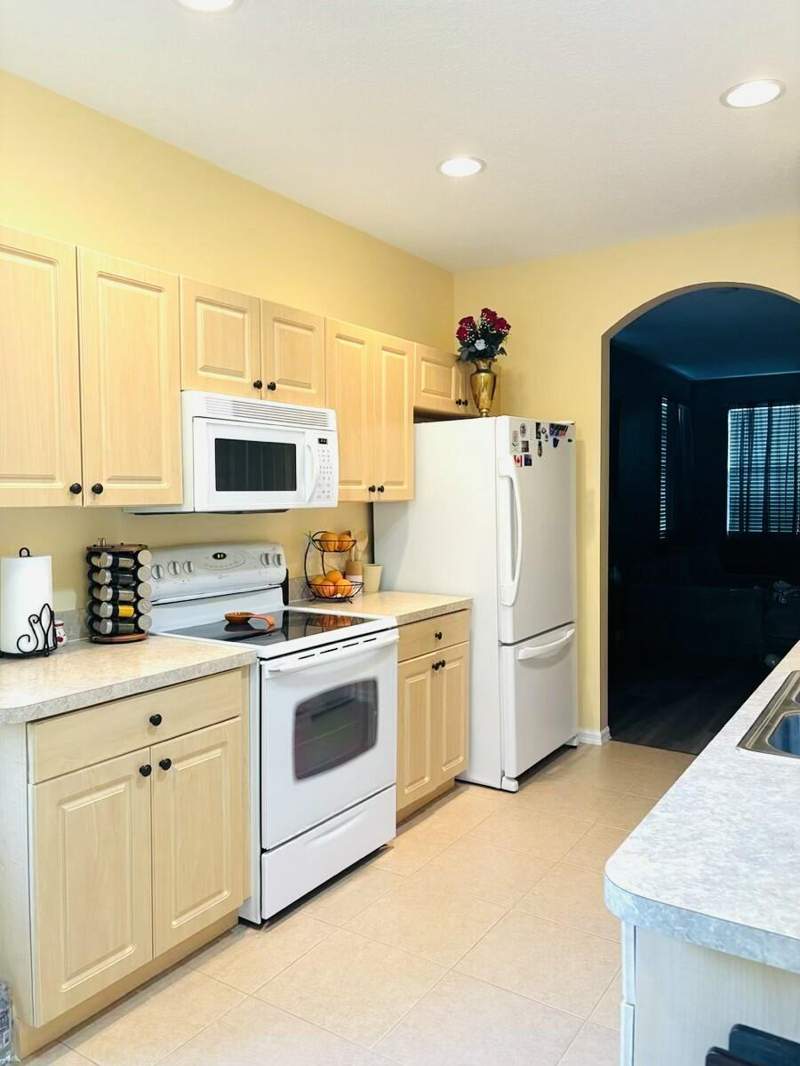 3 bedroom Townhouse at 2104 SE Eatonville Drive, East Lake Village No 2, Port St. Lucie — photo 3