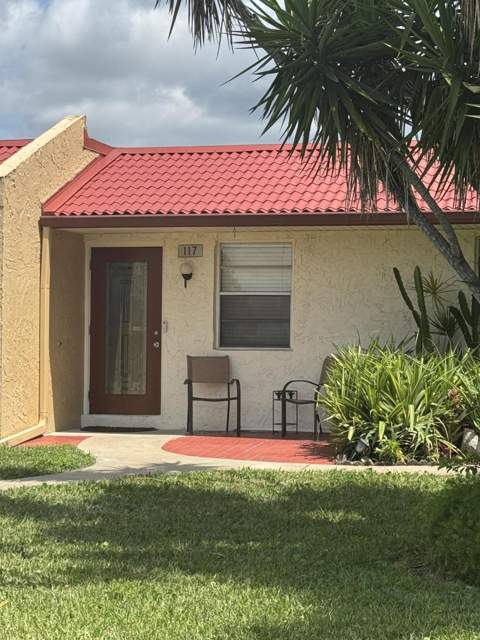 117 Golden River Drive, West Palm Beach FL - photo 12 of 37