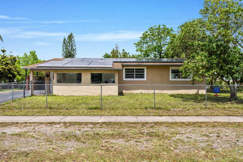 4 bedroom Single Family Residence at 670 SW 29th Avenue, Park Plaza, Fort Lauderdale — photo 1