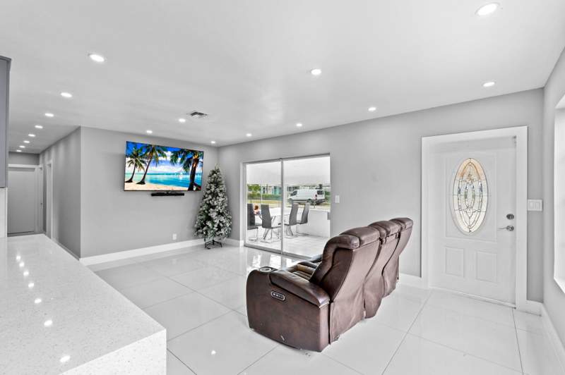 4 bedroom Single Family Residence at 670 SW 29th Avenue, Park Plaza, Fort Lauderdale — photo 5