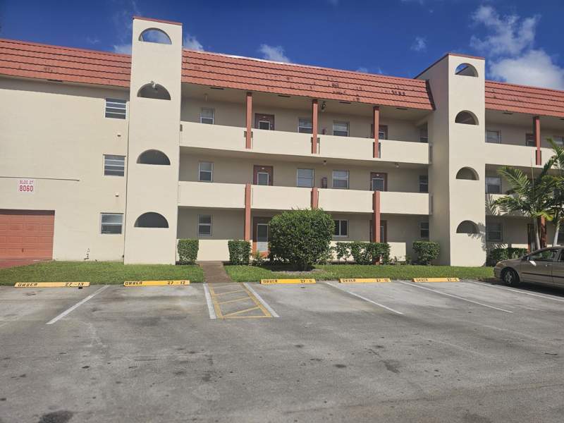 2 bedroom Condominium at 8060 Sunrise Lakes Drive #109, Sunrise Lakes 27 Condo, Sunrise — photo 4