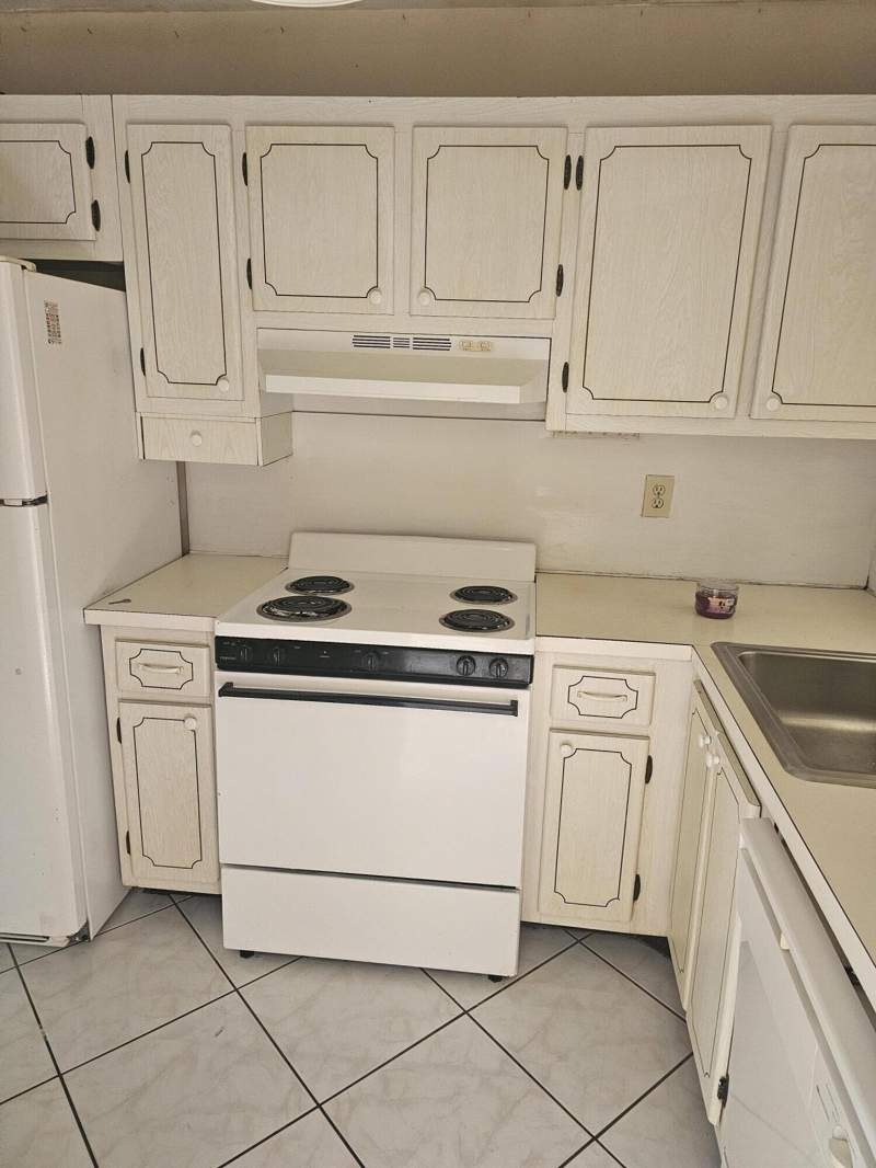 2 bedroom Condominium at 8060 Sunrise Lakes Drive #109, Sunrise Lakes 27 Condo, Sunrise — photo 2