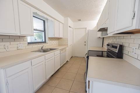 993 SW Cecil Lane, Port St. Lucie FL - photo 10 of 25