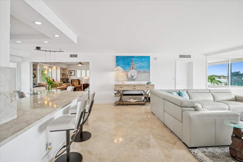 2 bedroom Stock Cooperative at 215 N Birch Road #A2, Versailles Co-Op, Fort Lauderdale — photo 3