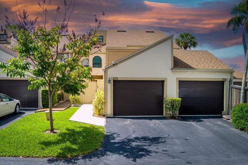 3 bedroom Townhouse at 1102 SE Mitchell Avenue #205, Tarpon Bay Moorings, Port St. Lucie — photo 2