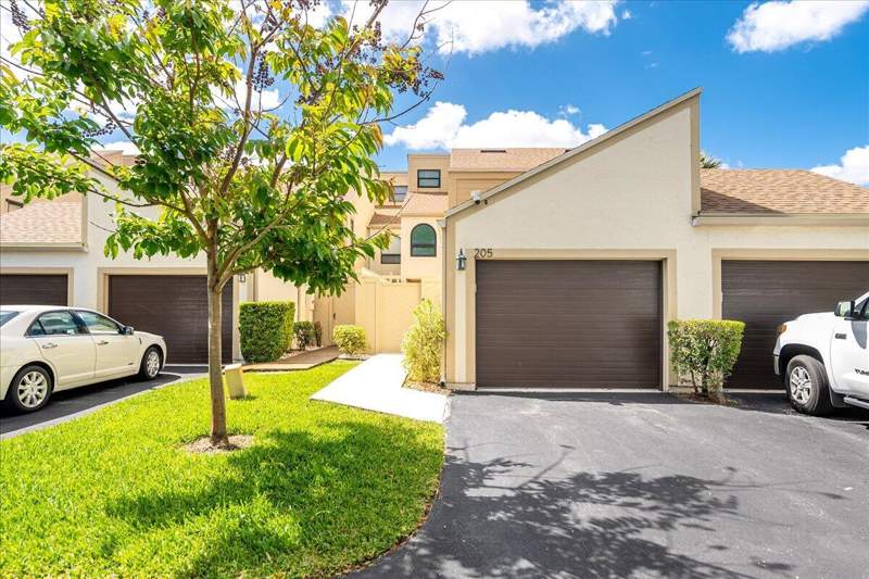3 bedroom Townhouse at 1102 SE Mitchell Avenue #205, Tarpon Bay Moorings, Port St. Lucie — photo 4