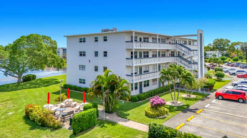 2 bedroom Condominium at 2114 Oakridge V, Oakridge V Condo, Deerfield Beach — photo 1