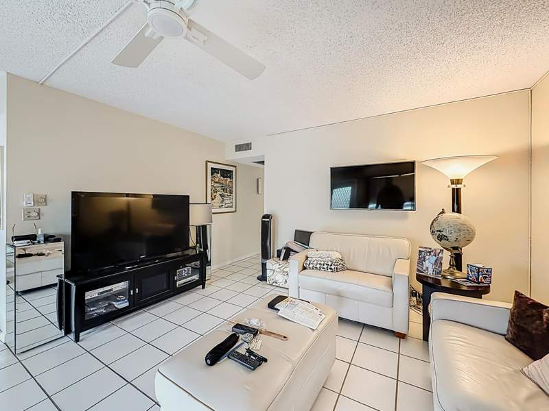 2 bedroom Condominium at 2114 Oakridge V, Oakridge V Condo, Deerfield Beach — photo 5