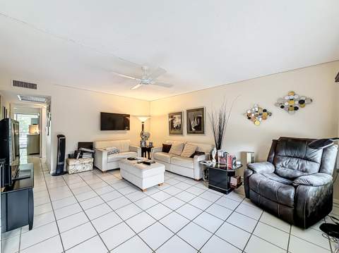 2114 Oakridge V, Deerfield Beach FL - photo 9 of 27