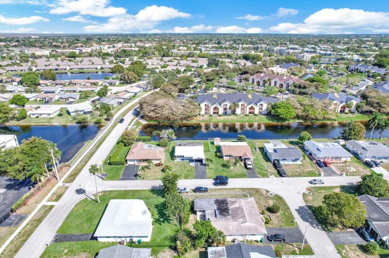 3 bedroom Single Family Residence at 9603 NW 74th Court, Westwood Community 3, Tamarac — photo 2