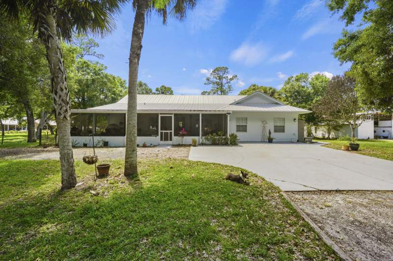 5 bedroom Single Family Residence at 6289 S Header Canal Road, Metes And Bounds, Port St. Lucie — photo 3