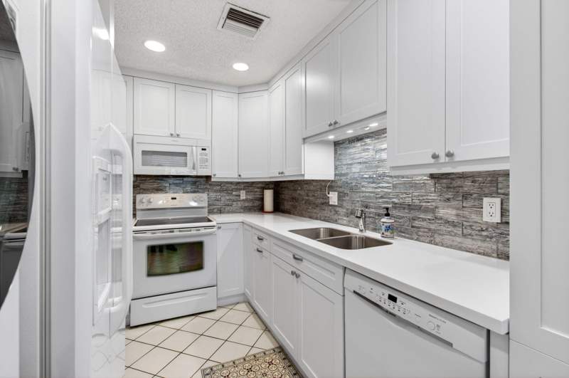 2 bedroom Condominium at 1835 NW 13th Street #103, Pines Of Delray North Condo, Delray Beach — photo 2