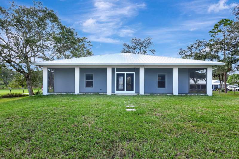5 bedroom Single Family Residence at 6289 S Header Canal Road, Metes And Bounds, Port St. Lucie — photo 4