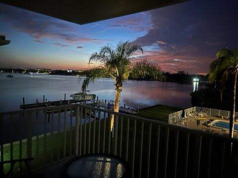 311 E Ocean Avenue #309, Lantana FL - photo 7 of 9
