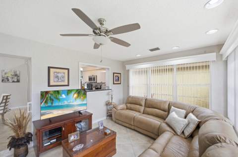 5743 Lakeview Mews Drive, Boynton Beach FL - photo 13 of 51