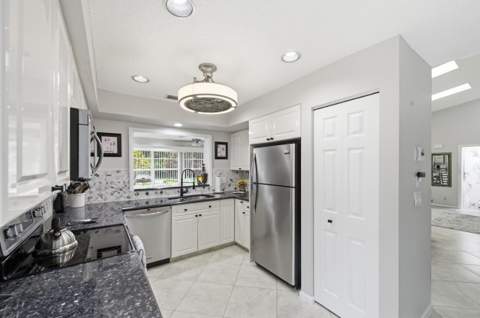 5743 Lakeview Mews Drive, Boynton Beach FL - photo 19 of 51