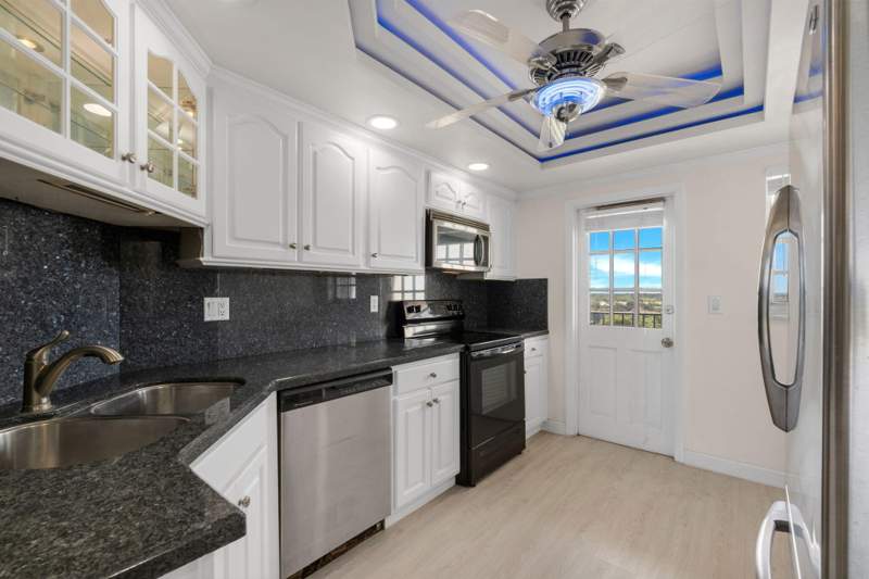1 bedroom Condominium at 9101 W Sample Road #1004, Briarwood Club Condo 4, Coral Springs — photo 5