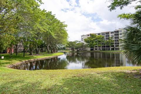 2202 S Cypress Bend Drive #706, Pompano Beach FL - photo 21 of 47