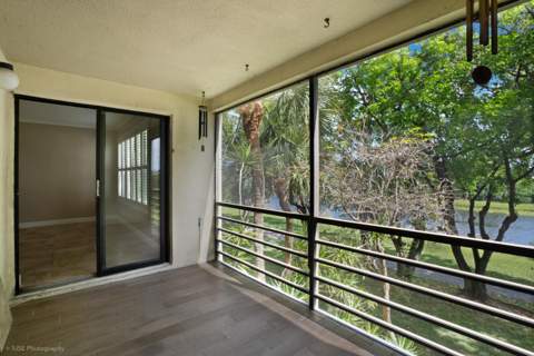 2314 S Cypress Bend Drive #Unit 313, Pompano Beach FL - photo 8 of 21
