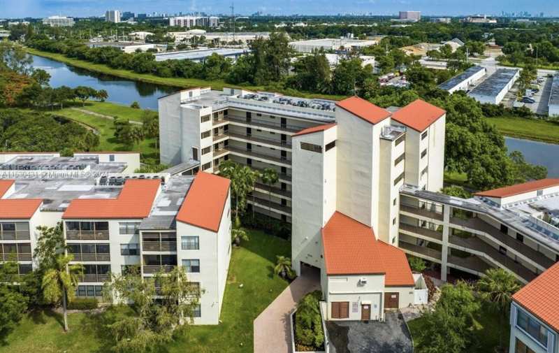 1 bedroom Condominium at 2314 S Cypress Bend Drive #Unit 313, Cypress Bend I-B And I-C Condo, Pompano Beach — photo 1