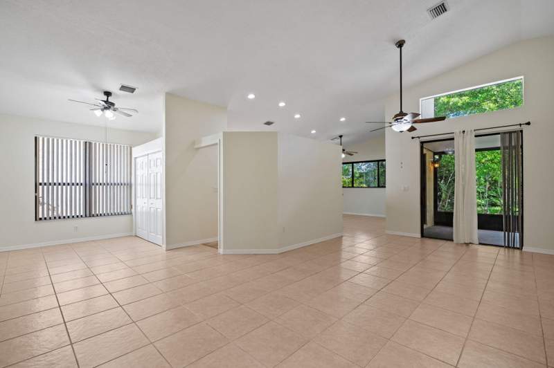 3 bedroom Single Family Residence at 7039 Golf Pointe Circle, Woodmont Tract 71, Tamarac — photo 5