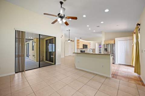 7039 Golf Pointe Circle, Tamarac FL - photo 9 of 34