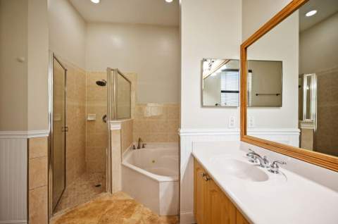 7039 Golf Pointe Circle, Tamarac FL - photo 15 of 34