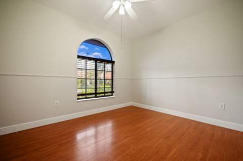 7039 Golf Pointe Circle, Tamarac FL - photo 17 of 34