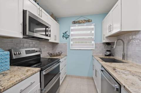 1177 S Drive Circle #B, Delray Beach FL - photo 10 of 41