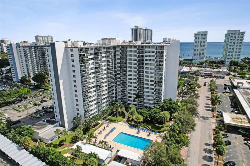 1 bedroom Stock Cooperative at 3333 NE 34th Street #1006, Coral Ridge Towers South, Fort Lauderdale — photo 1