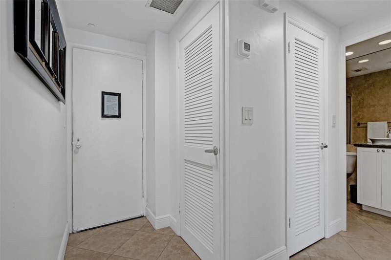1 bedroom Stock Cooperative at 3333 NE 34th Street #1006, Coral Ridge Towers South, Fort Lauderdale — photo 2