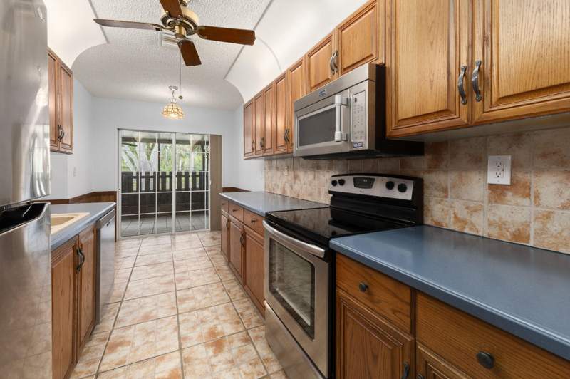 2 bedroom Condominium at 1767 S Dovetail Drive #R, Savannah'S Condominium 1A, Fort Pierce — photo 3