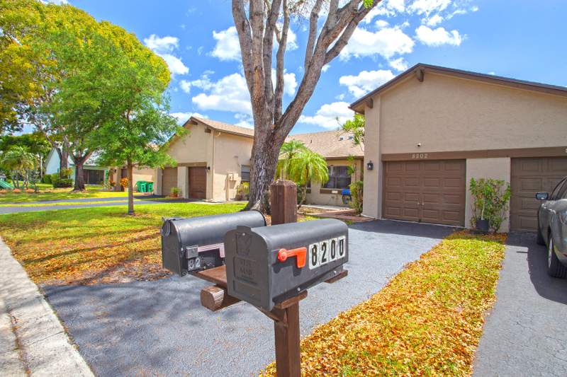 2 bedroom Villa at 8202 NW 100th Drive, Northwood II, Tamarac — photo 2