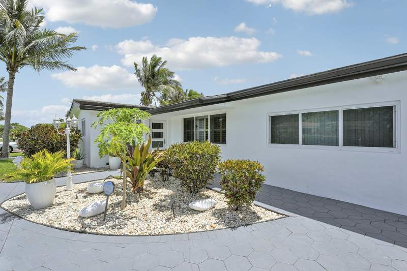 3 bedroom Single Family Residence at 1360 SW 32nd Street, Mango Gardens, Fort Lauderdale — photo 3