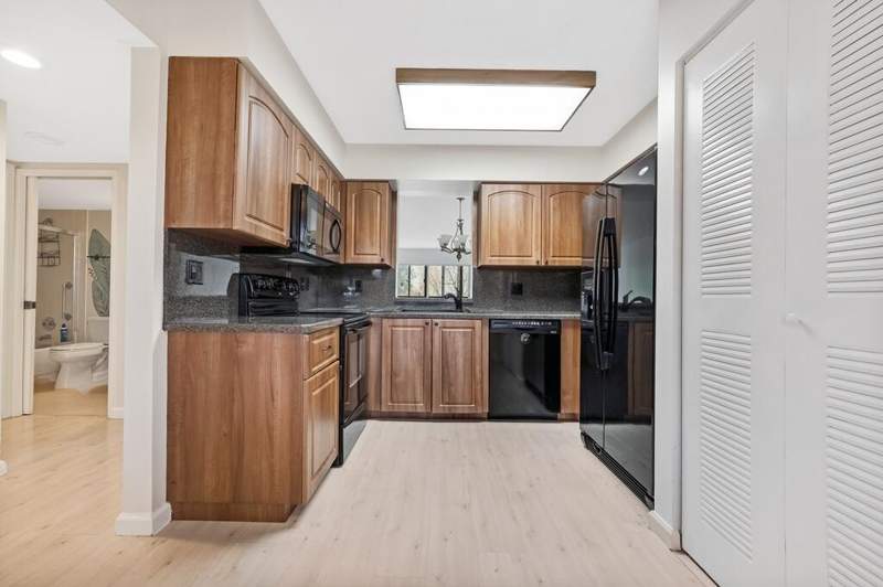 2 bedroom Condominium at 7286 Huntington Lane #405, Huntington Lakes Sec Three Condos, Delray Beach — photo 2
