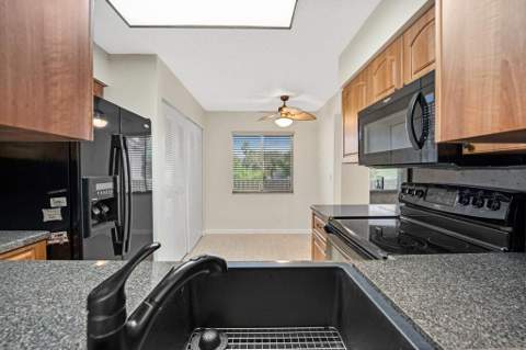 7286 Huntington Lane #405, Delray Beach FL - photo 6 of 72