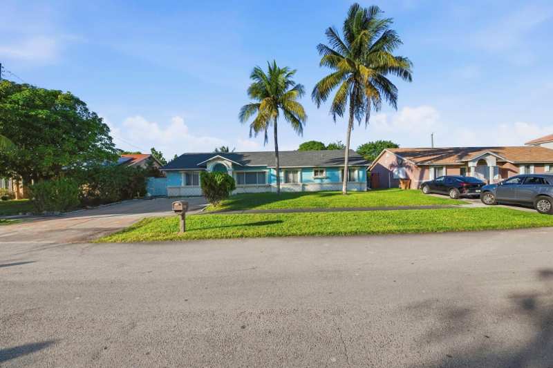 4 bedroom Single Family Residence at 561 NE 38th Street, F R Humphries Villa, Deerfield Beach — photo 1