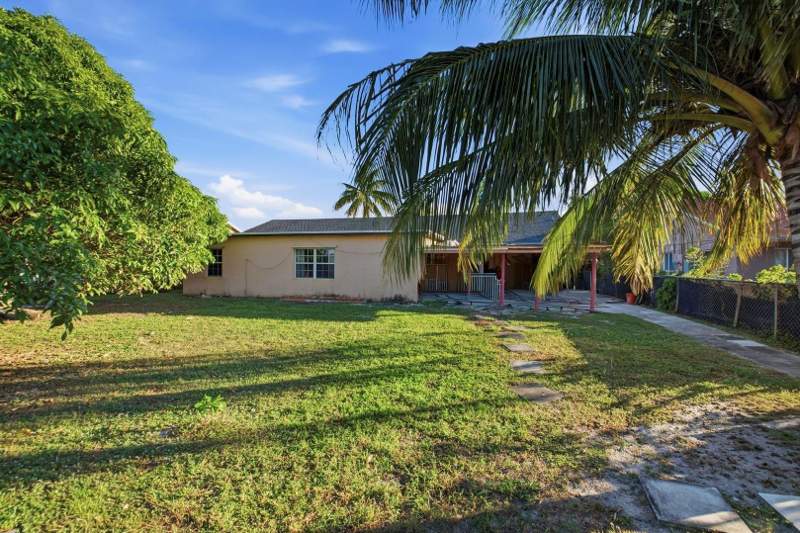 4 bedroom Single Family Residence at 561 NE 38th Street, F R Humphries Villa, Deerfield Beach — photo 4
