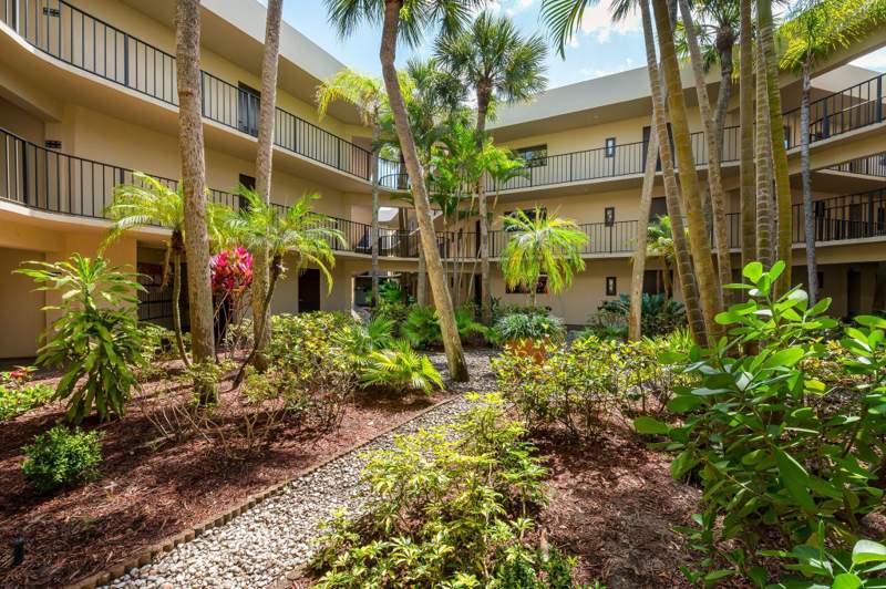 2 bedroom Condominium at 5220 Las Verdes Circle #108, Las Verdes, Delray Beach — photo 2