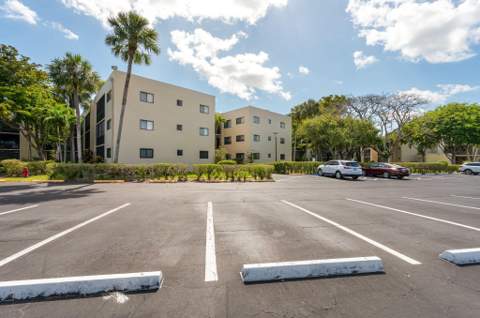 5220 Las Verdes Circle #108, Delray Beach FL - photo 23 of 33