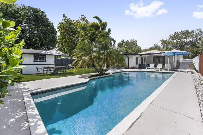 4 bedroom Single Family Residence at 606 SW 19th Street, Pinehurst Rev Pl Of Portions, Fort Lauderdale — photo 2