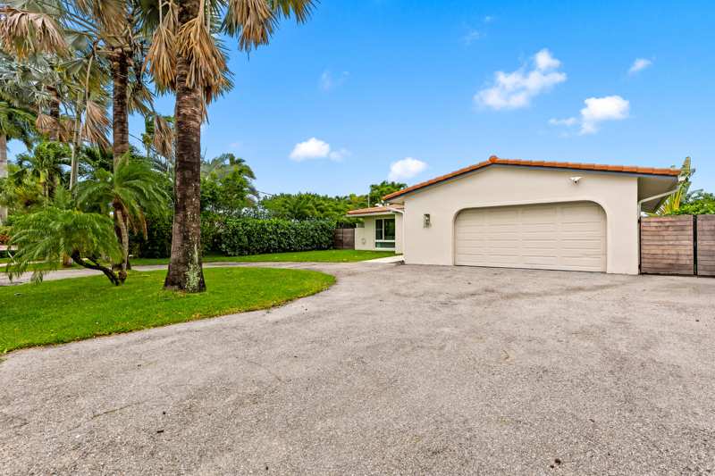 3 bedroom Single Family Residence at 2417 NE 19th Avenue, Middle River Manor, Wilton Manors — photo 1